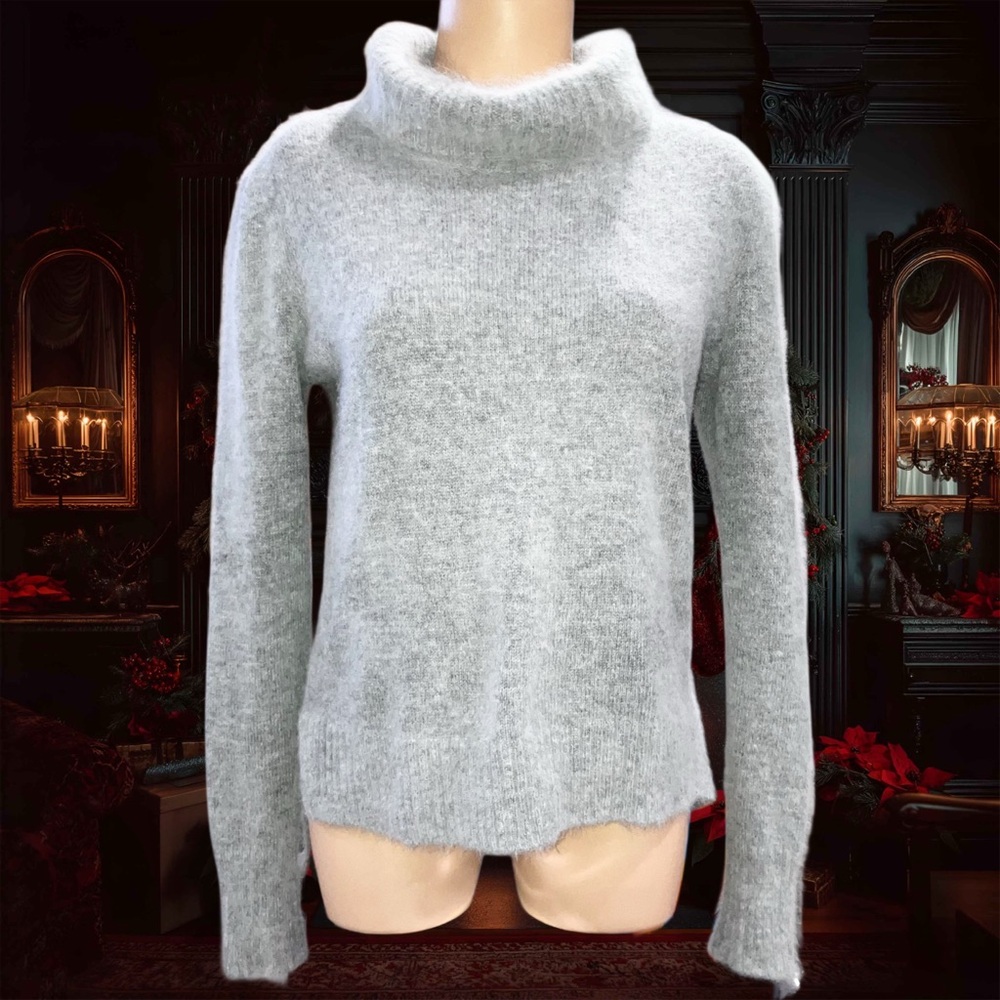 Moda International Cozy Gray Angora Rabbit Hair Blend Turtleneck Sweater Sz M